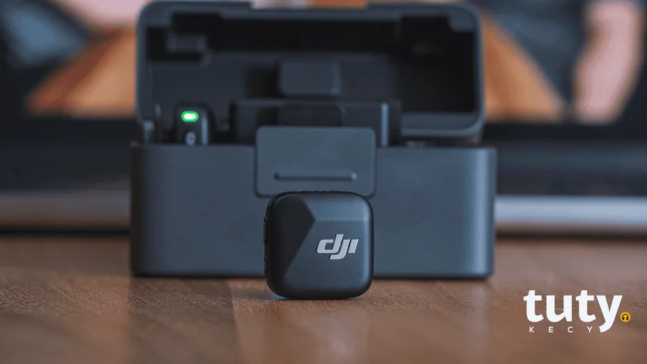 DJI Mic Mini na stole při natáčení podcastu Tuty kecy